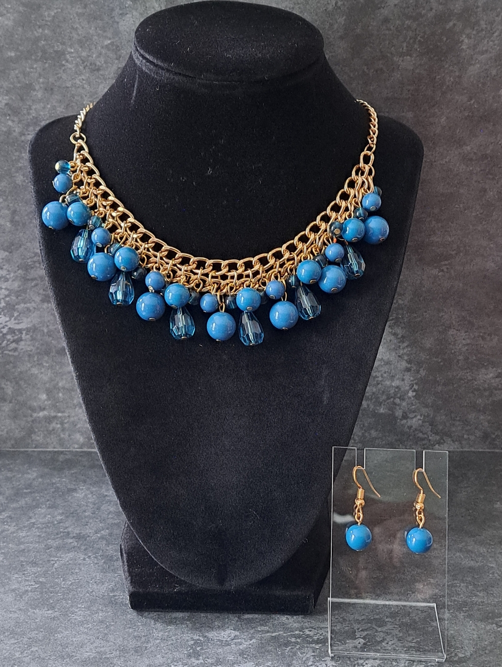 Paparazzi "Tour de Trendsetter" Statement Necklace and Matching Earrings